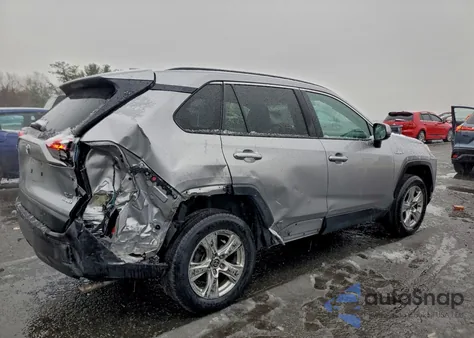 2021 Toyota Rav4 Xle z USA, uszkodzony, nr VIN 4T3RWRFV5MU026169